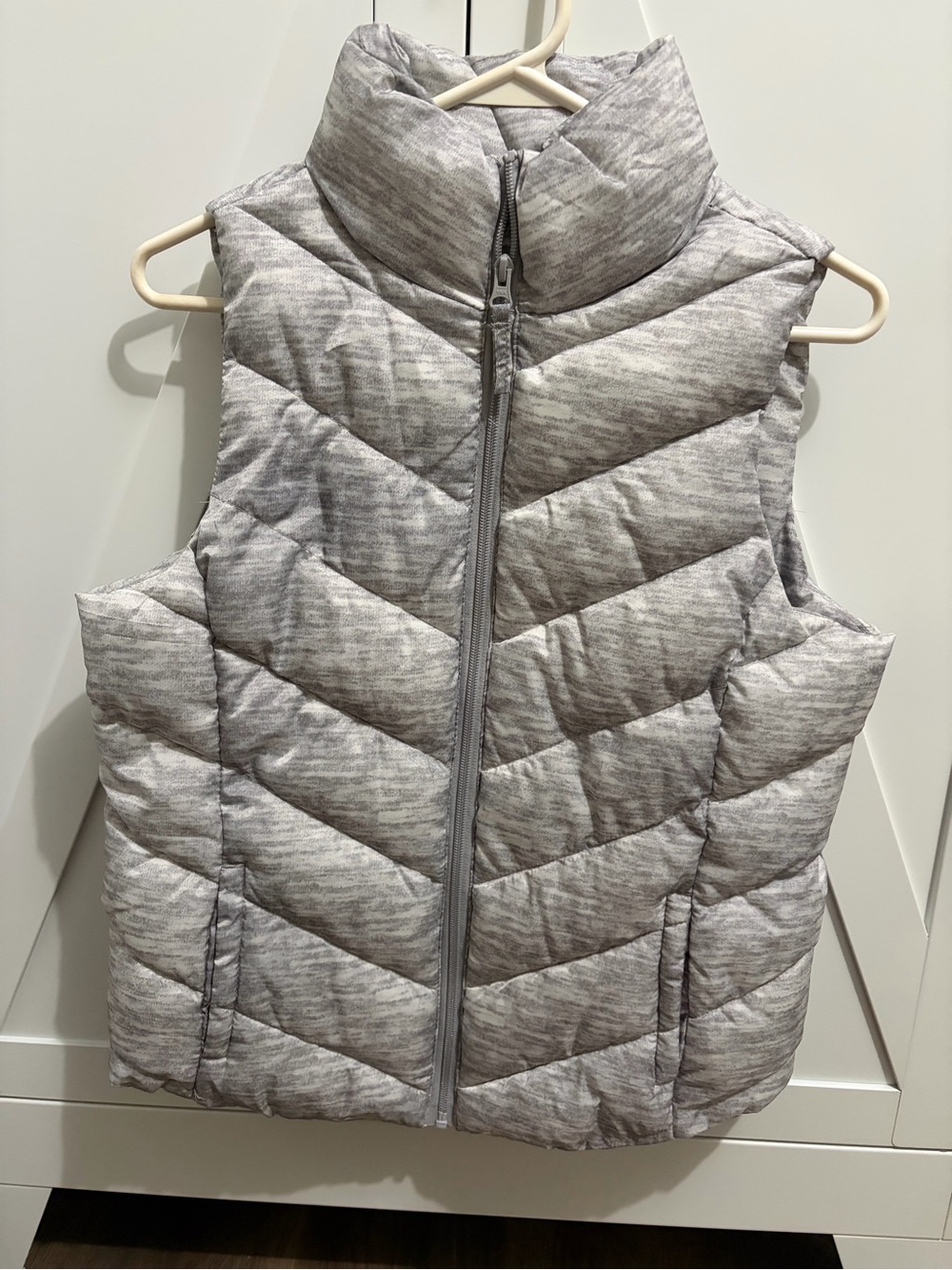 SO Quilted Sleeveless Puffer Vest in Heather Gray